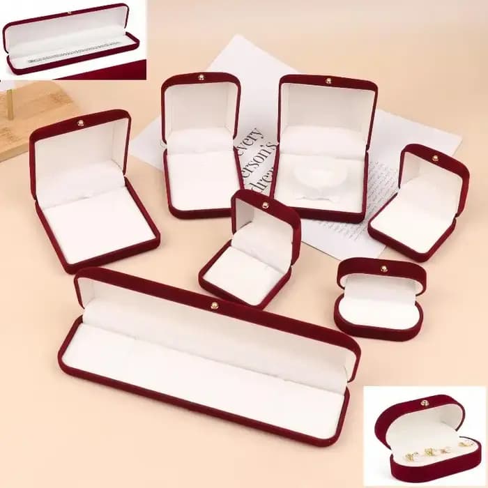 Boîte à bijoux à boucle dorée floquée