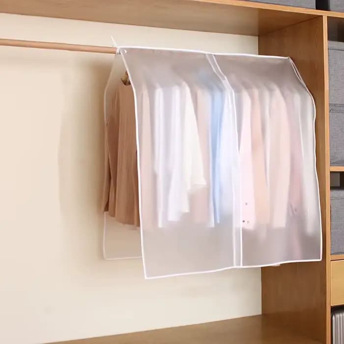 Housses de protection pour vêtements suspendus