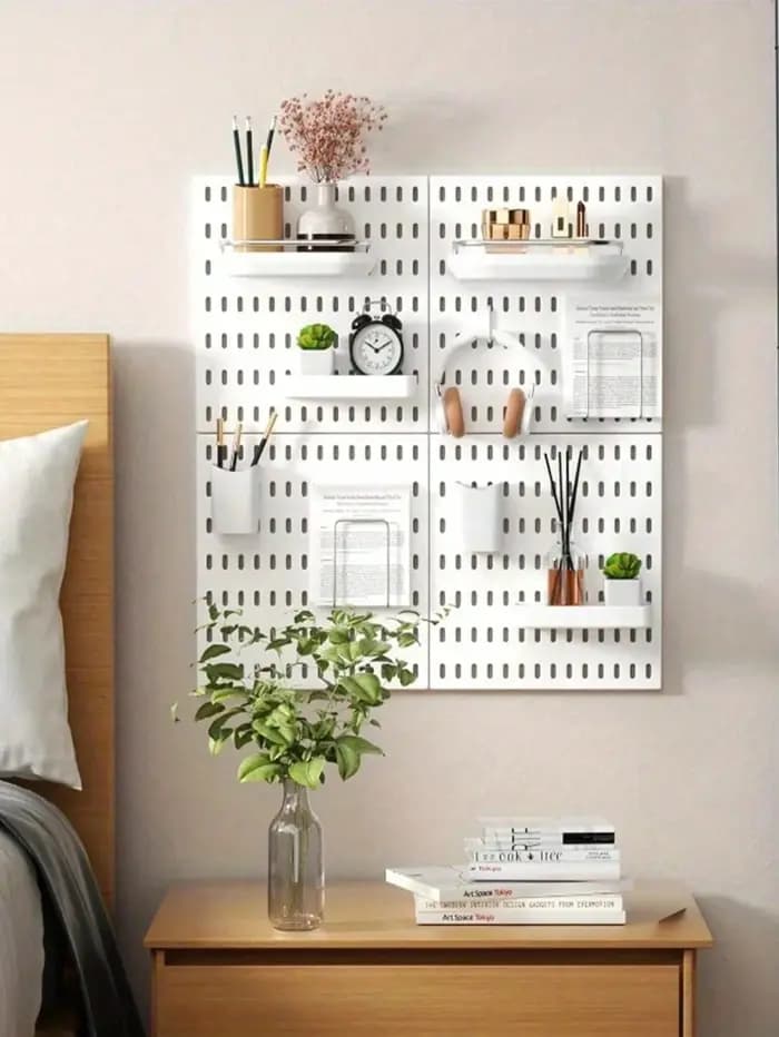 Planche de rangement murale suspendue avec crochets