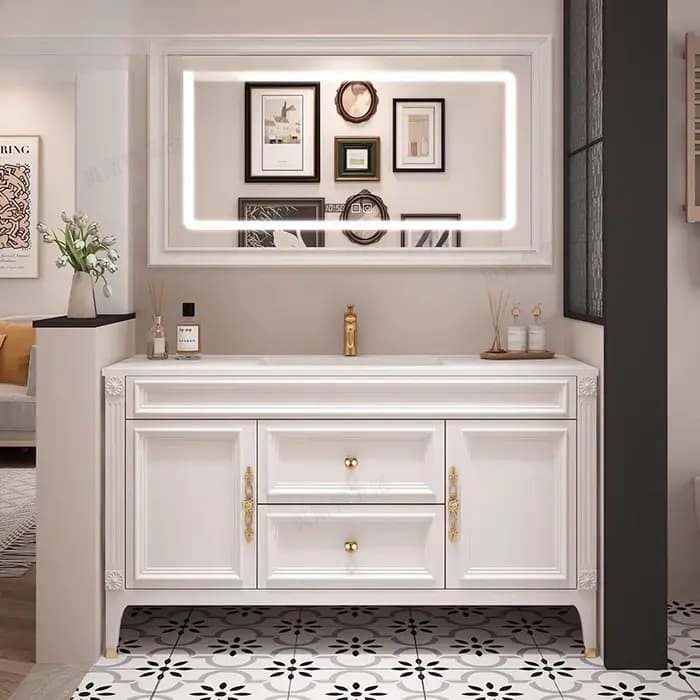 Armoire de salle de bain organisée en chêne