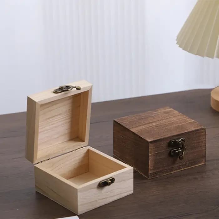 Boîte de rangement carrée en bois avec couvercle