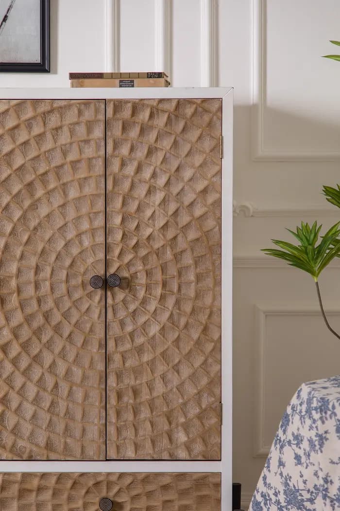 Armoire de rangement moderne et luxueuse en bois massif sculpté pour le salon.