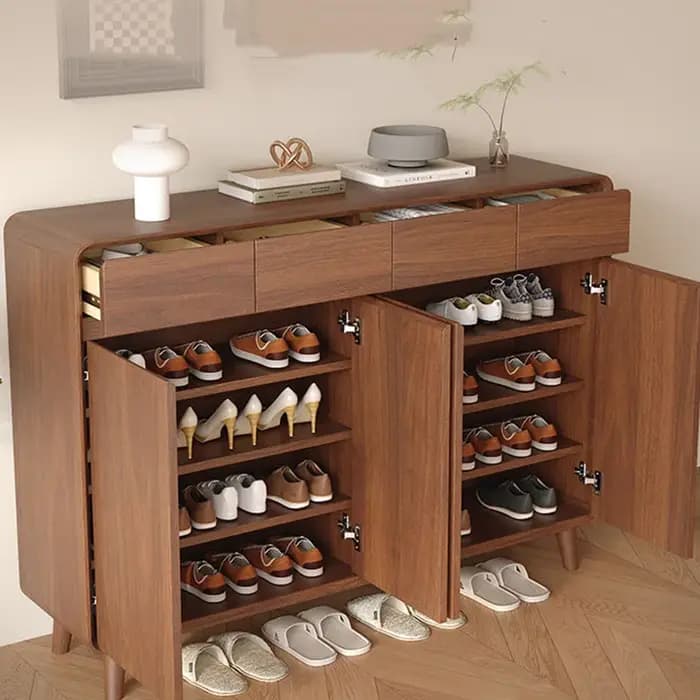 Meubles à chaussures intégrés au mur pour l'entrée de la maison