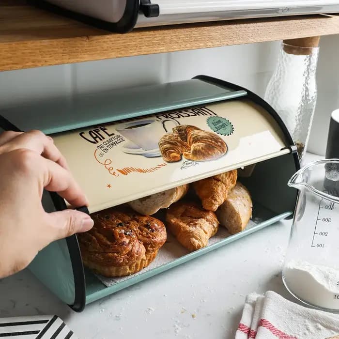 Boîte à gâteau en métal rétro