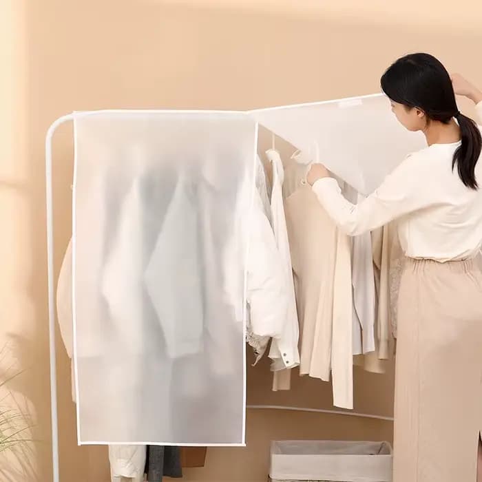 Housses de protection pour vêtements suspendus