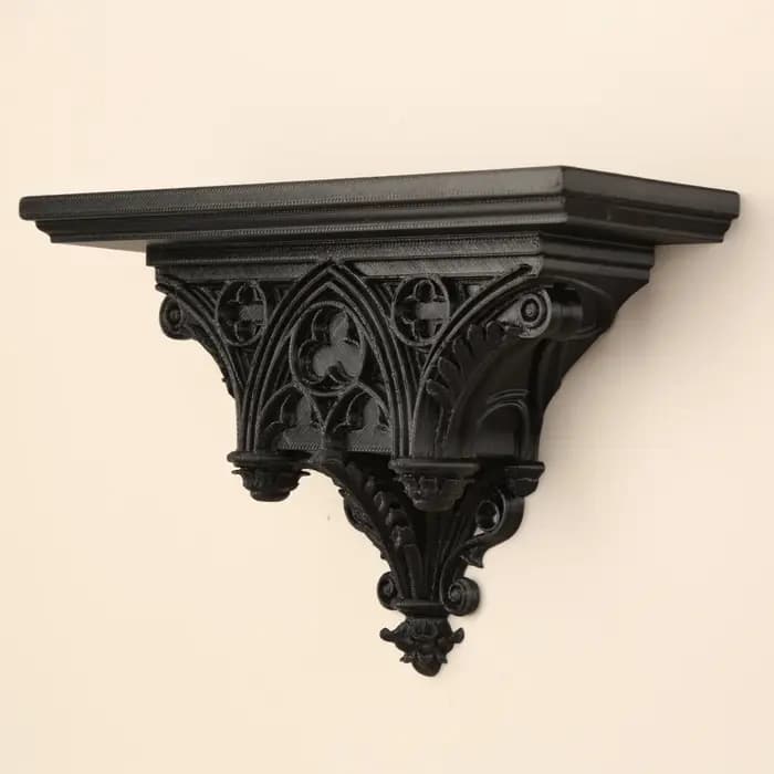 Étagère murale sculptée de style gothique pour la décoration