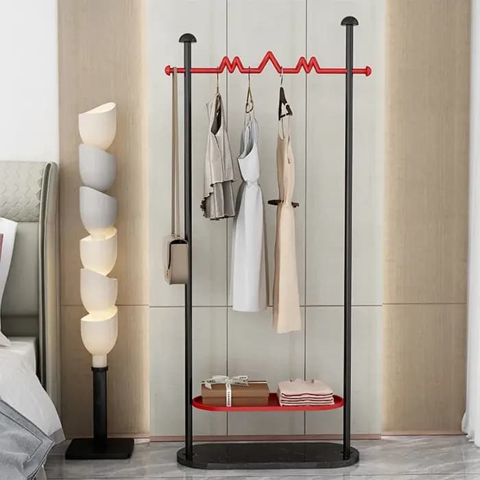 Porte-vêtements peu encombrant pour chambre à coucher