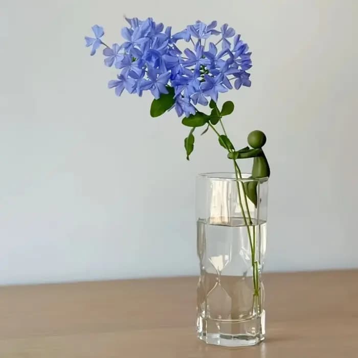 Support pour plantes coloré à 3 niveaux - Le support à fleurs en plastique présente un design unique, pratique pour la culture des plantes et le rangement des fleurs.