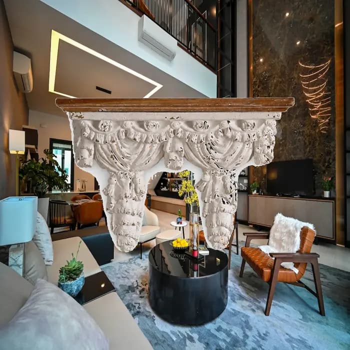 Étagère murale de style français avec support sculpté, ornée, pour salon