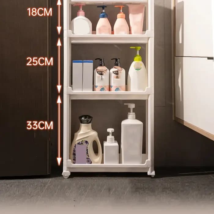 Armoire de salle de bain derrière la porte