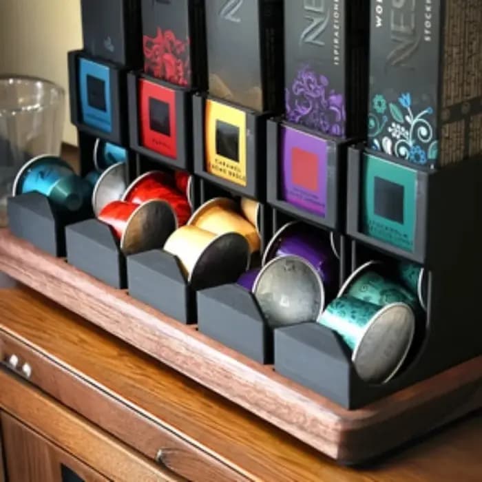 Support de rangement pour capsules de café Nespresso avec compartiments superposés et emplacements pour étiquettes