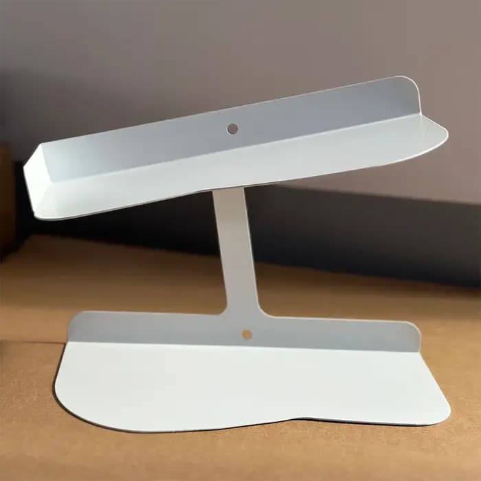 Étagère murale noire et blanche pour chaussures de sport homme et femme