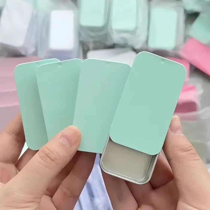 Petite boîte en fer à couvercle coulissant couleur Macaron