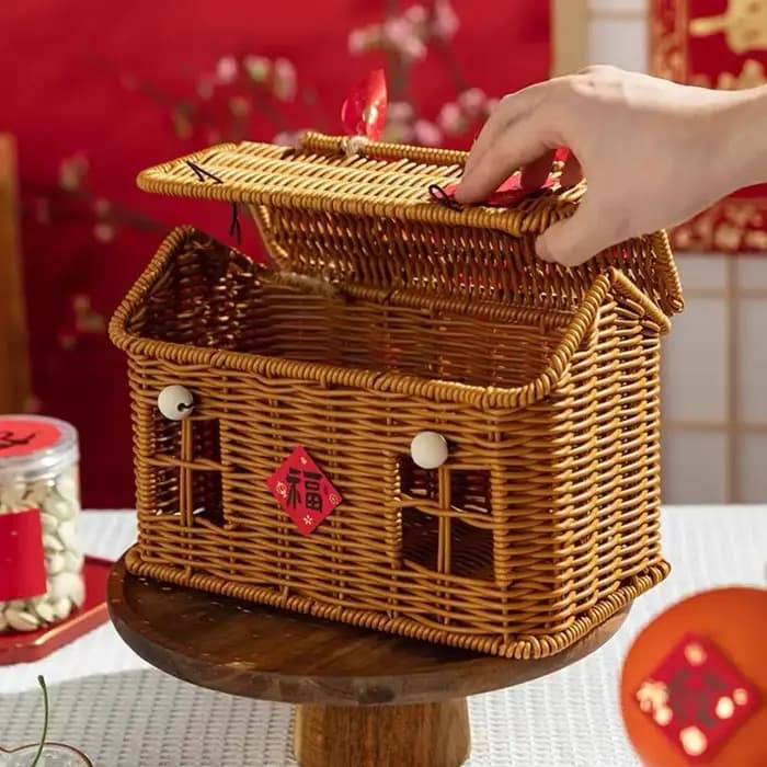 Panier en forme de maison en rotin avec couvercle
