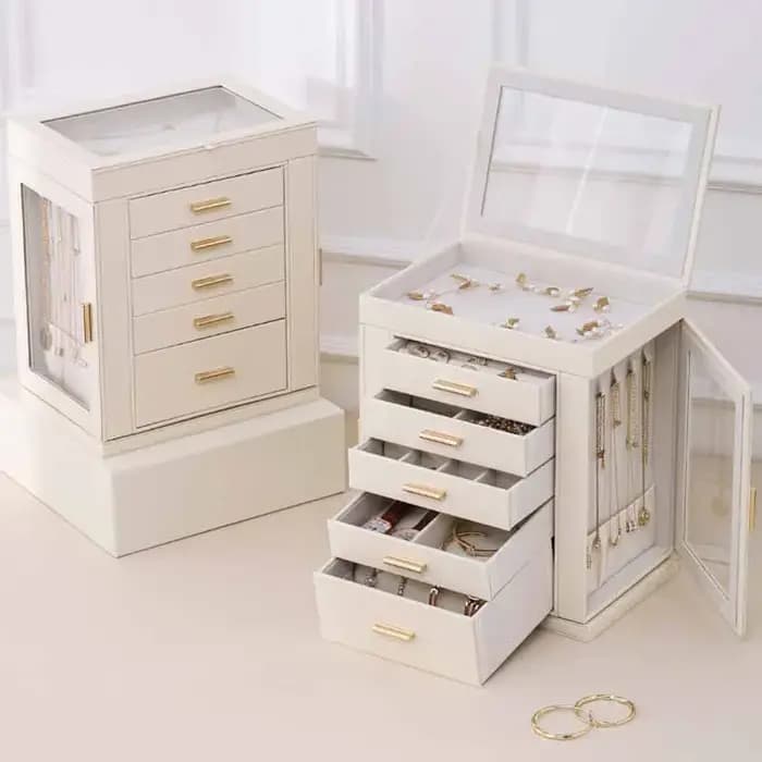 Boîte à bijoux moderne