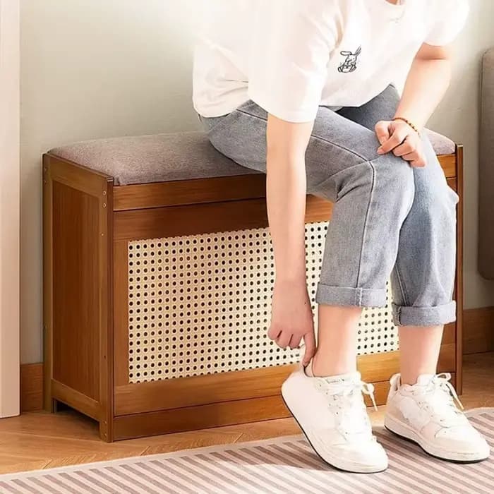 Étagère à chaussures peu encombrante