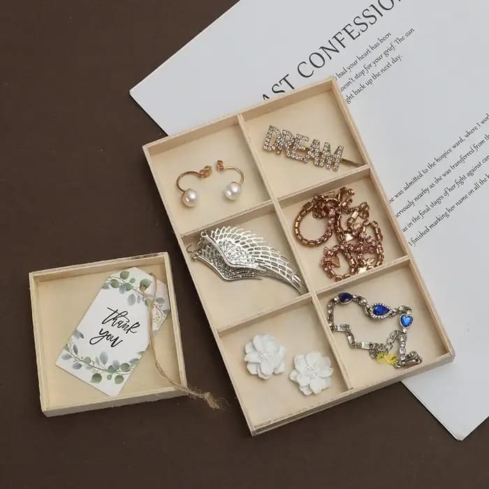 Palette d'affichage de bijoux en bois