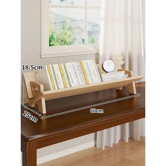 Bibliothèque inclinable en bois dans le salon/bureau