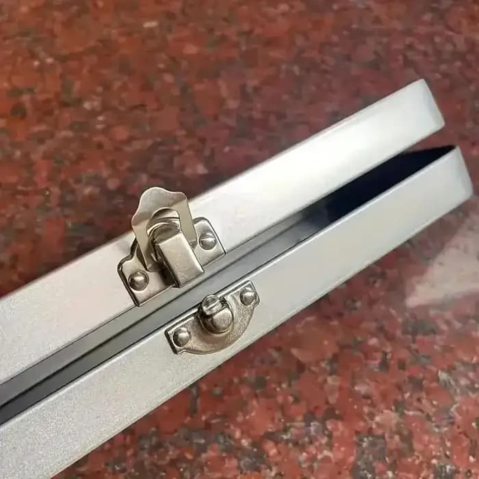 Boîte rectangulaire en métal gris argenté Durable avec couvercle