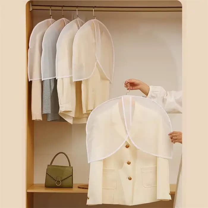 Housse de protection transparente imperméable pour vêtements
