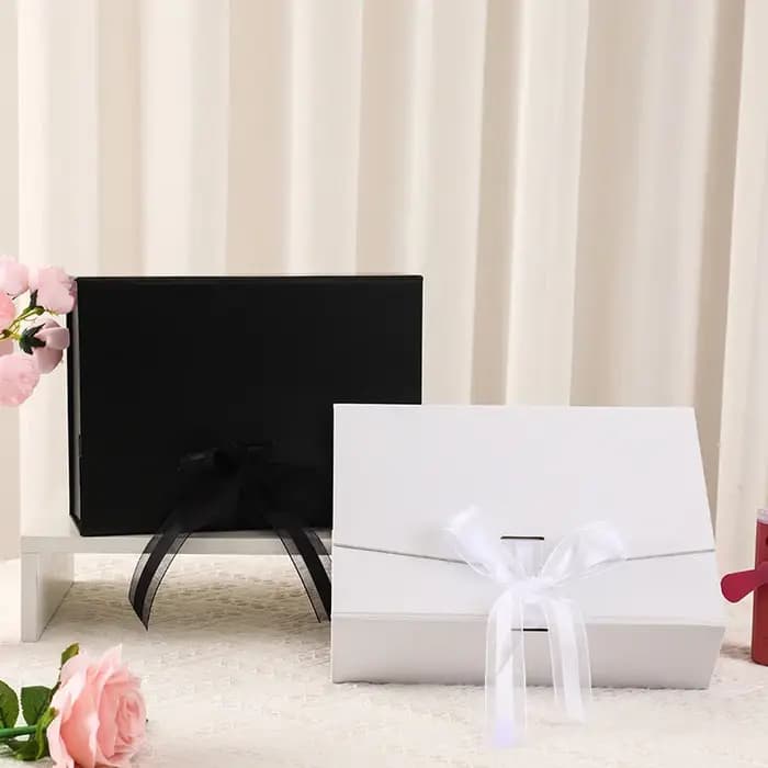 Boîte-cadeau pliante en carton dur