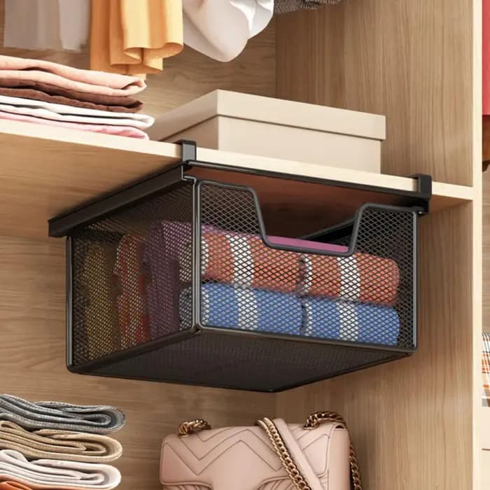 Panier de rangement coulissant suspendu sous armoire