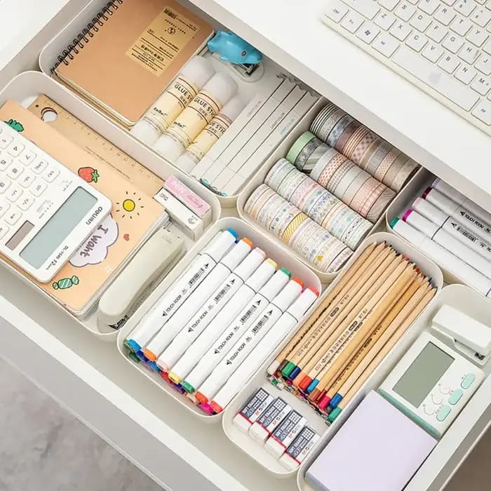 Boîte de rangement de bureau en plastique grande capacité