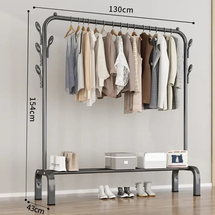 Petites étagères de garde-robe en métal