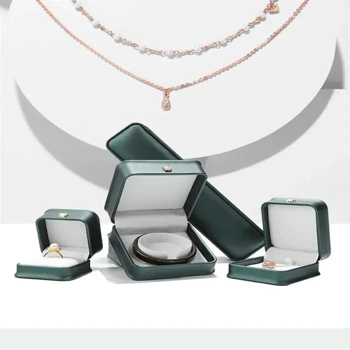 Boîte à bijoux couronne en cuir PU