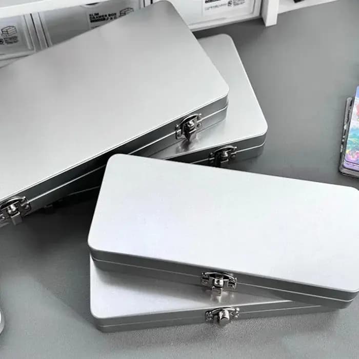 Boîte rectangulaire en métal gris argenté Durable avec couvercle