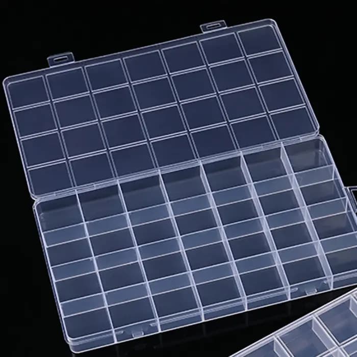 Boîte de rangement en plastique 28 grilles avec fente