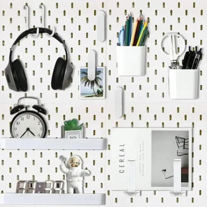 Panneau de rangement mural DIY avec crochets, panneau perforé, organisateur de rangement peu encombrant pour cuisine, chambre, salle de bain, bureau.