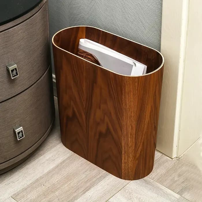 Poubelle en bois étroite