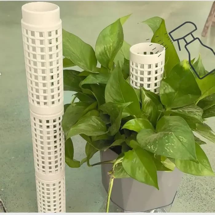 Colonnes verticales modulaires blanches pour plantes