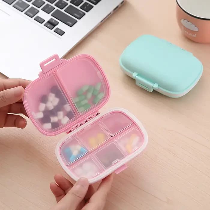 Mini boîte à médicaments avec compartiments pour trois repas par jour