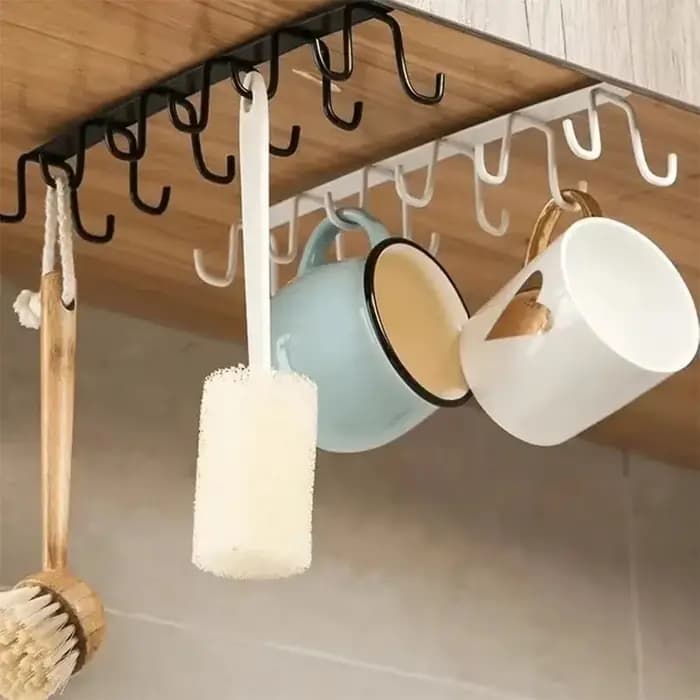Support de tasses sous l'armoire