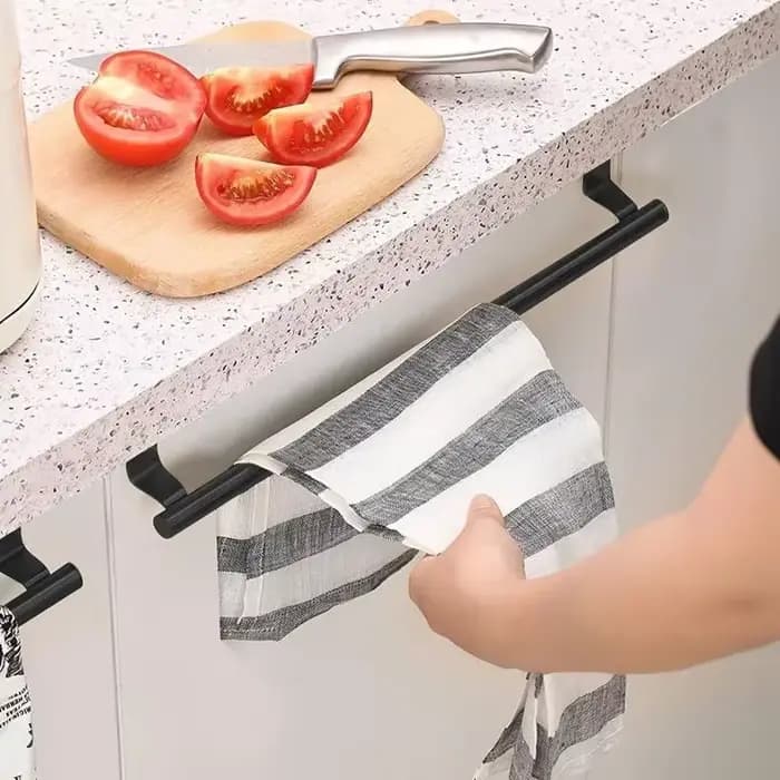 Porte-serviettes en fil métallique d'acier sur armoire