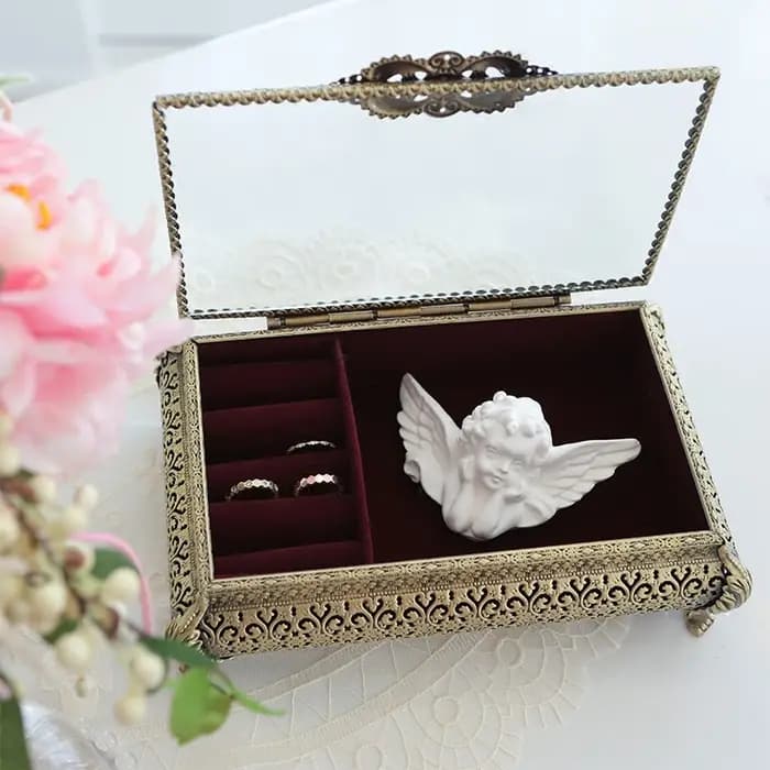 Boîte à bijoux creuse en métal faite à la main