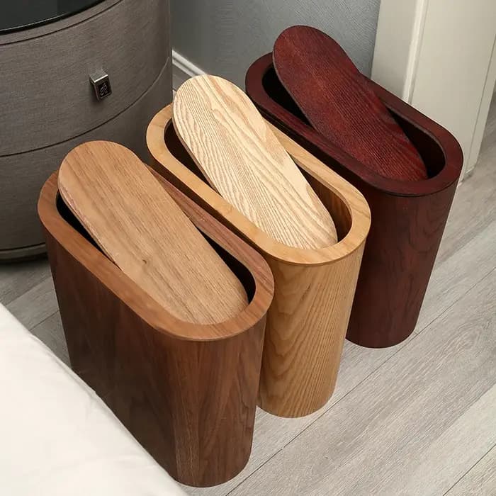 Poubelle en bois étroite