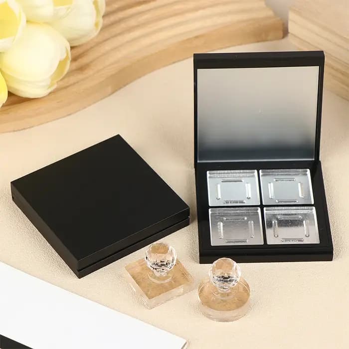 NOUVEAU Boîte de rangement magnétique vide à 4 compartiments pour cosmétiques