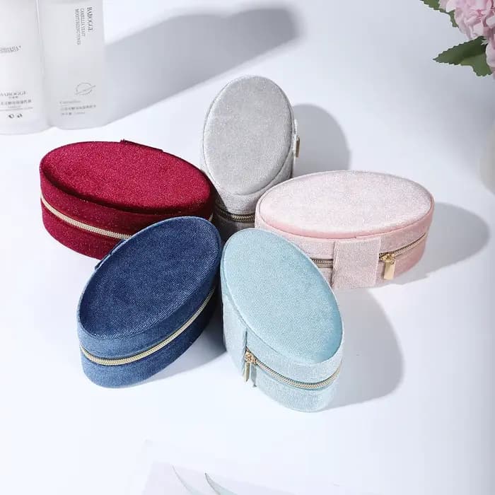 Boîte à bijoux en velours – Organiseur ovale compact avec compartiments divisés et crochet pour collier | Rangement de