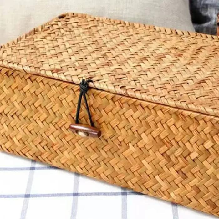 Boîte de paille tressée traditionnelle avec couvercle