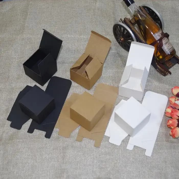 Boîtes carrées pliables en carton (4 × 4 × 4 cm–15 × 15 × 15 cm) – Expédition plate pour un rangement facile