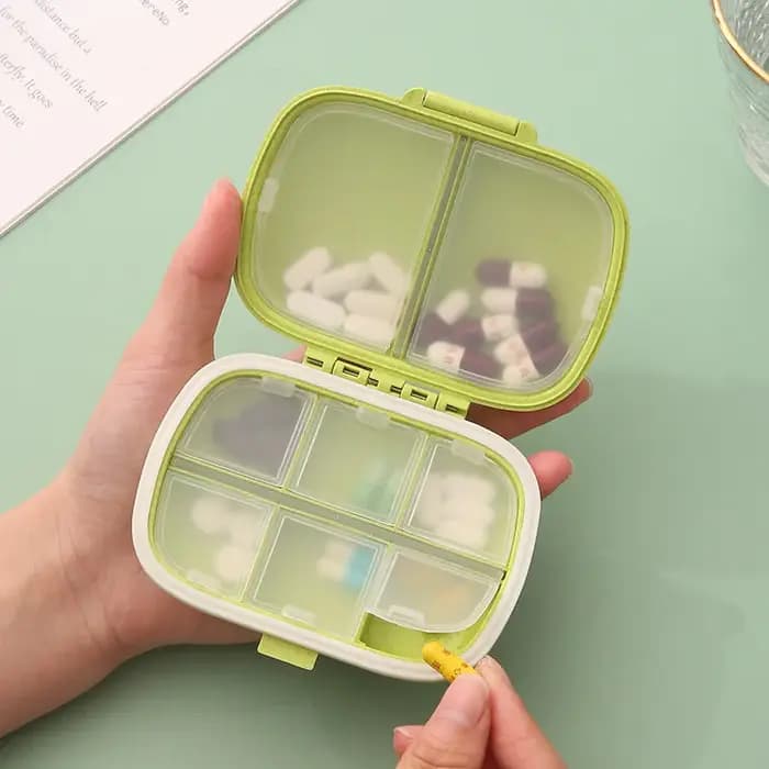 Mini boîte à médicaments avec compartiments pour trois repas par jour