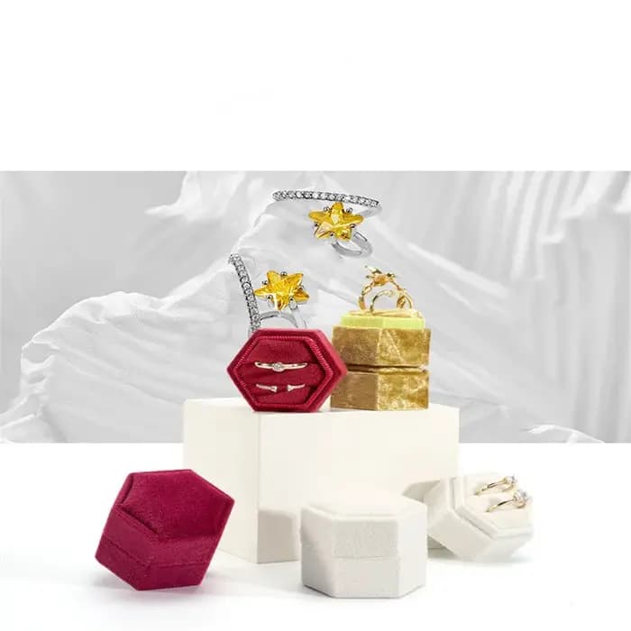 Boîte à matiques hexagonale en velours pour mariage