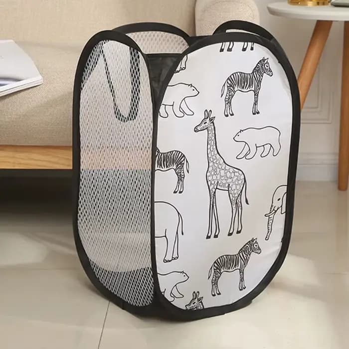 Mir de rangement pour vêtements sales à la maison