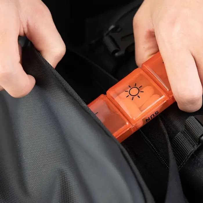 Boîte à pilules hebdomadaire 21 compartiments, organiseur de médicaments, boîte de rangement en plastique PP noir, étui à pilules portable pour médicaments quotidiens