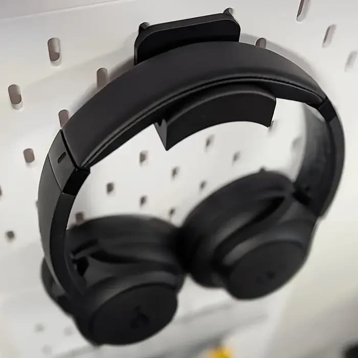 Étagère murale suspendue pour casque