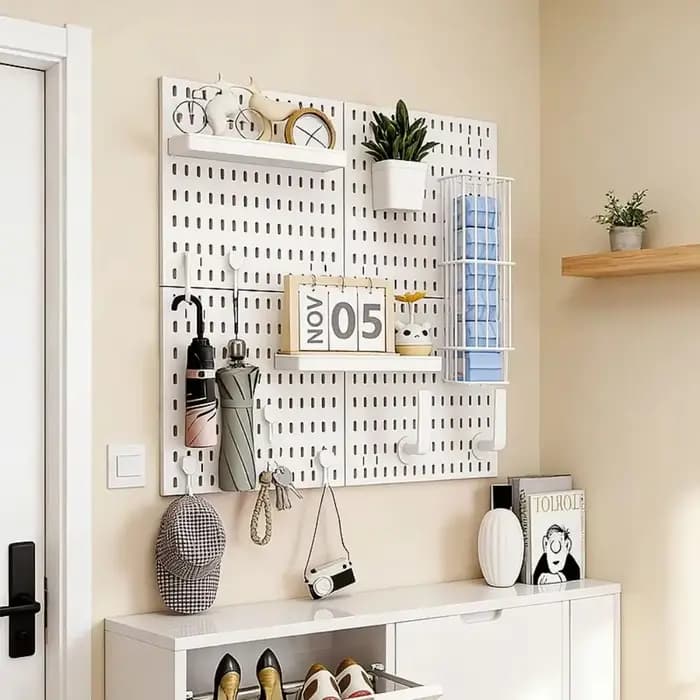 Panneau de rangement mural DIY avec crochets, panneau perforé pour organiser et économiser de l'espace, idéal pour la cuisine, la chambre, la salle de bain, le bureau.