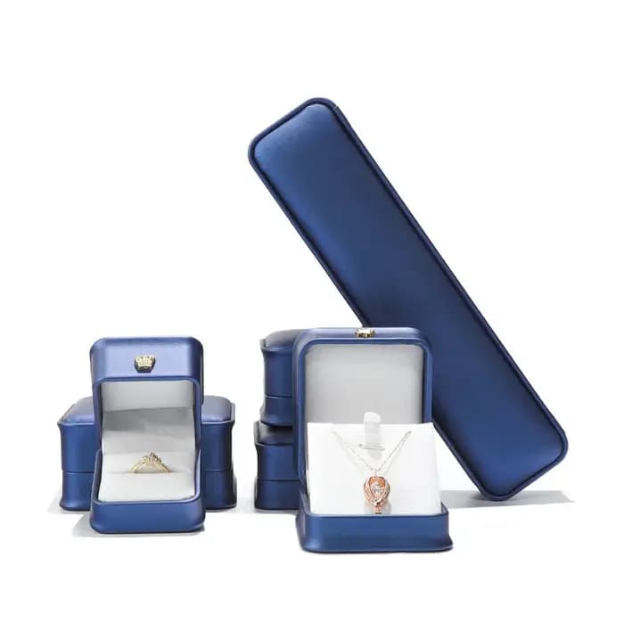 Boîte à bijoux couronne en cuir PU